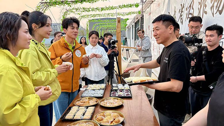 央視農(nóng)業(yè)農(nóng)村頻道《樂游新鄉(xiāng)村》攝制組走進(jìn)我縣