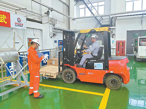 中國(guó)海油鹽城“綠能港”組織開展叉車作業(yè)人員安全技能上崗考核工作