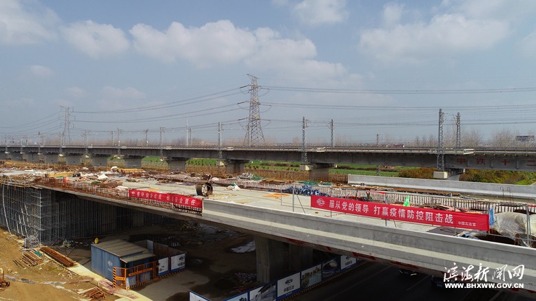 東海大道跨S327立交橋建設現(xiàn)場