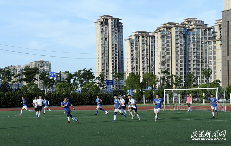 “海濱苑杯”濱?？h第二十屆足球賽比賽場景
