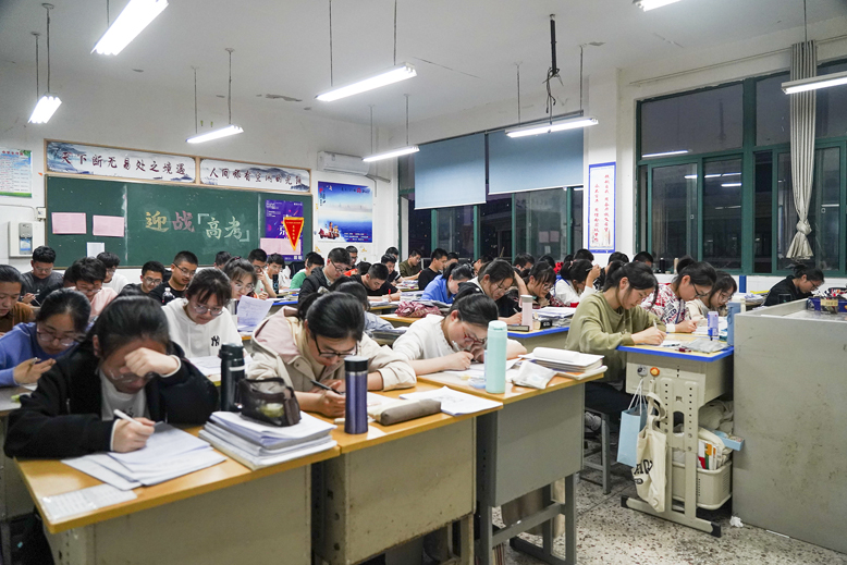濱海中學高三年級學生緊張備考