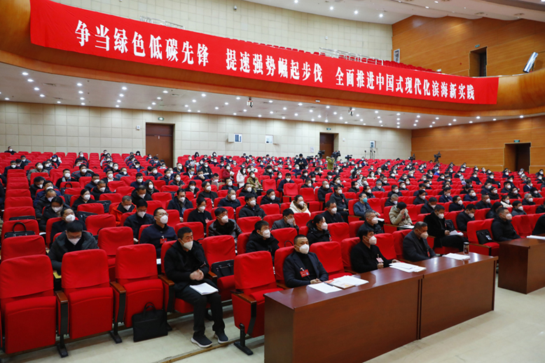 政協(xié)委員認真聆聽吳啟標(biāo)講話