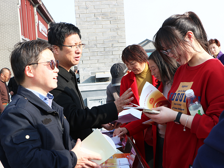 縣總工會(huì)開(kāi)展“尊法守法攜手筑夢(mèng)”服務(wù)農(nóng)民工公益法律服務(wù)行動(dòng)