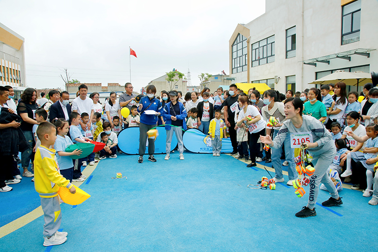 縣實(shí)驗(yàn)幼兒園舉辦“共情陪伴迎‘六一’悅享運(yùn)動向未來”活動