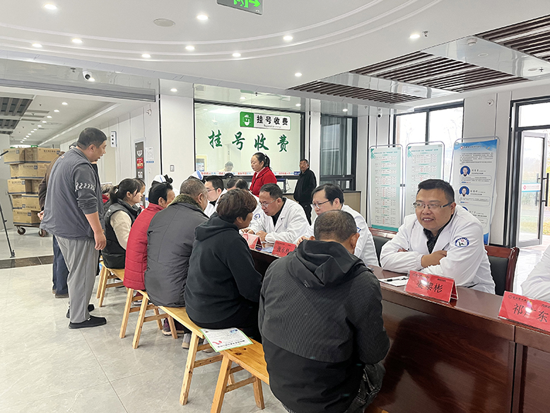 縣人民醫(yī)院到天場(chǎng)鎮(zhèn)衛(wèi)生院開展義診活動(dòng)